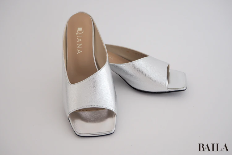 DIANA メッキヒールミュール ダイアナ 美品 美品☆7月購入 使用1回 ダイアナ メッキヒールミュール シルバー