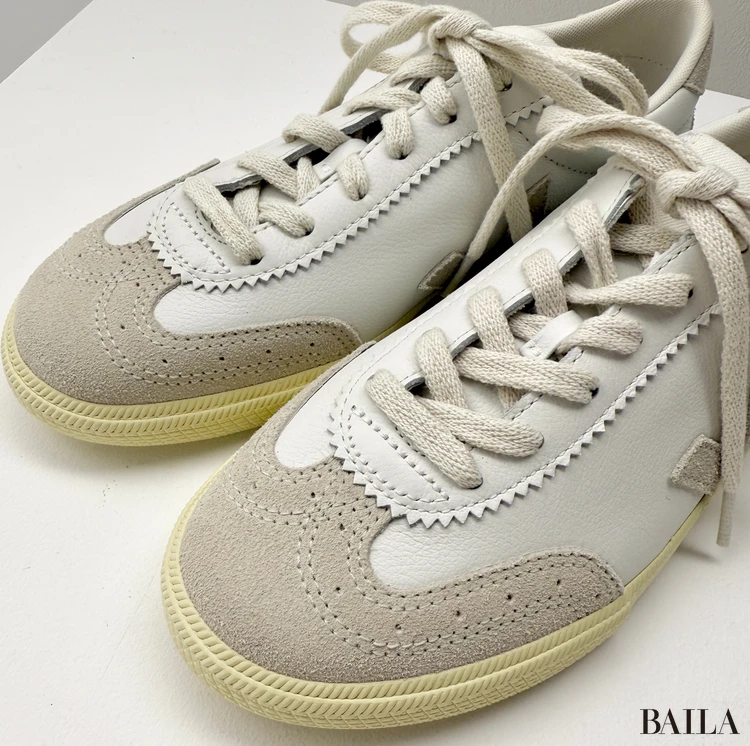 VEJA VOLLEY デザイン寄り画像
