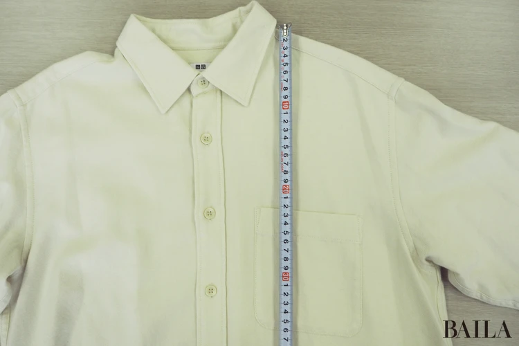 ポケットの位置（肩から）：約22cm　身長162cm ユニクロ フランネルシャツー オフホワイト Lサイズ 正面　サイズ感