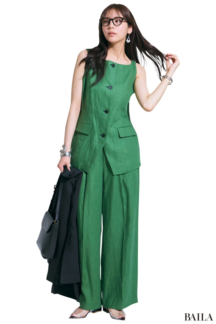 リネンだからこそ着やすい目を引くグリーンで一歩差を