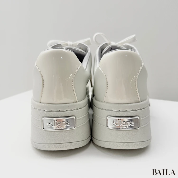 +diana(プラス ダイアナ) 厚底スニーカー 後ろデザイン