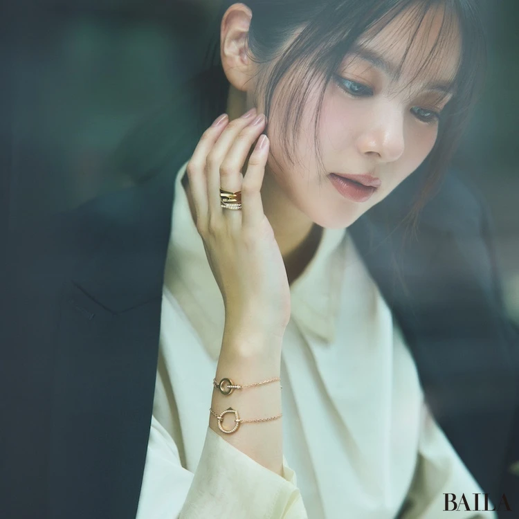 甘やかなピンクゴールドで大人の可愛げを