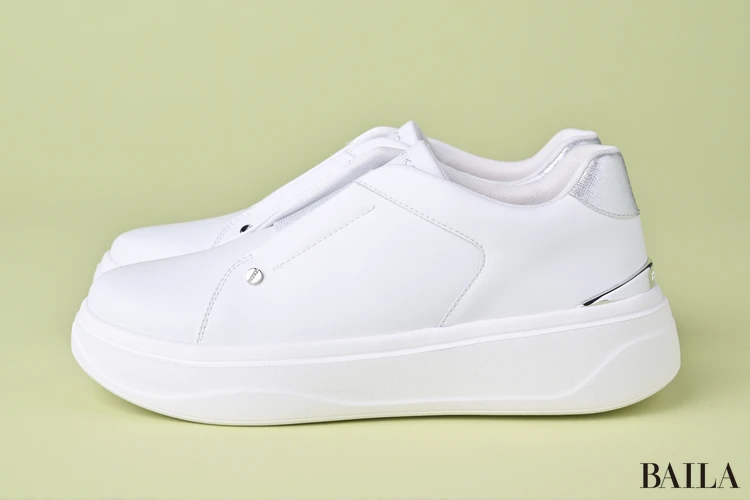 HIMIKO ゴアスリッポンスニーカー サイドから見た様子