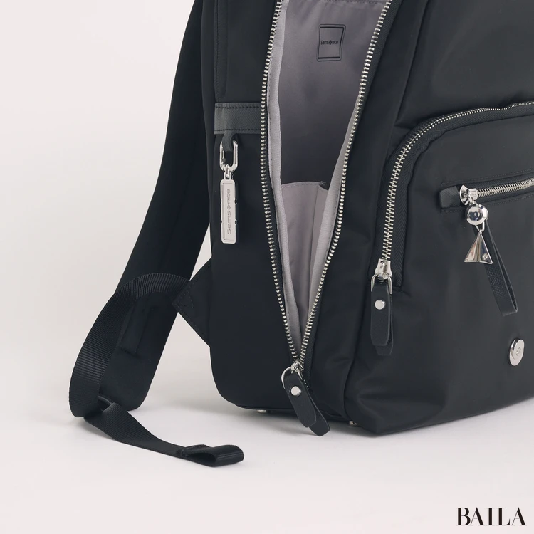 アタオ　防水ビジネスリュック　側面