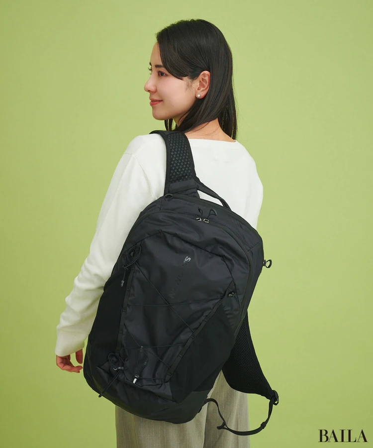 サロモン リュック 着用感 片方の方にかけた様子