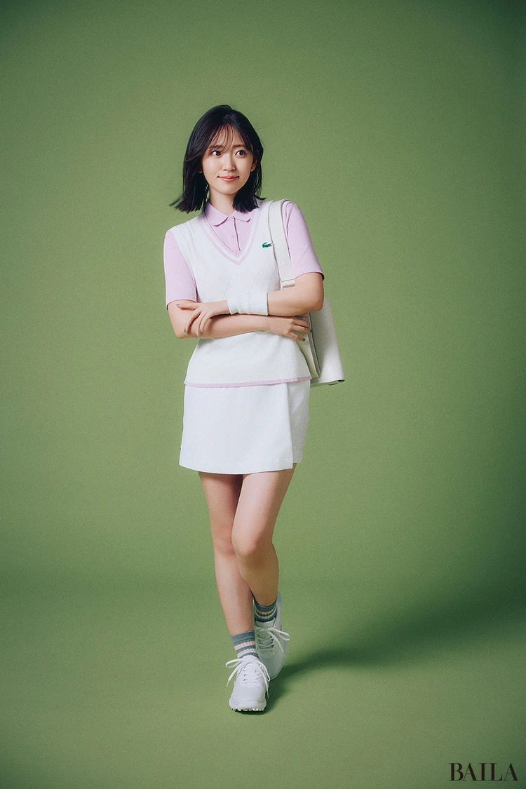 ラコステゴルフ　ゴルフウエアを着た鈴木愛理