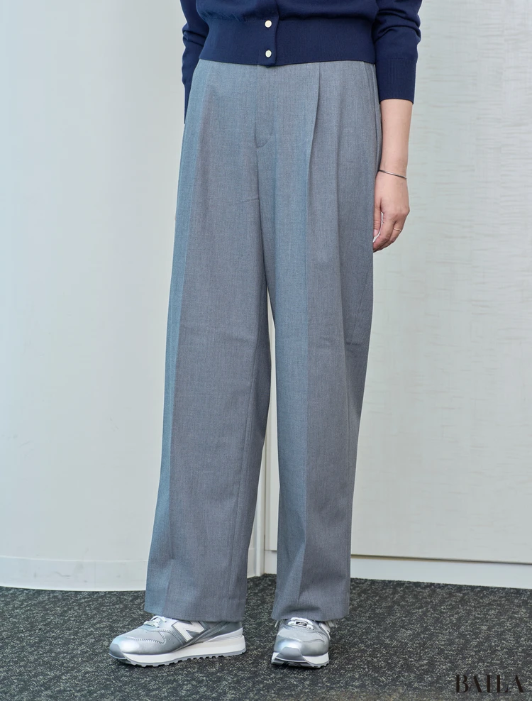 ニューバランスのシルバースニーカーを試着 通勤コーデ