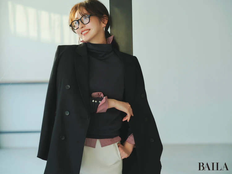 首もと・袖口・裾からシャツをのぞかせて