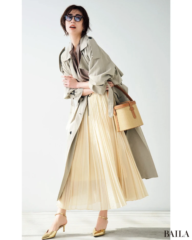 あえて締め色を使わない優しい印象の淡めグラデーション【BAILA今日のコーデ】