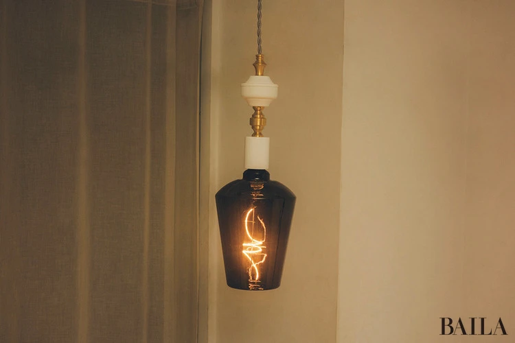 静かな部屋をモダンにともすアートピースのようなデザイン