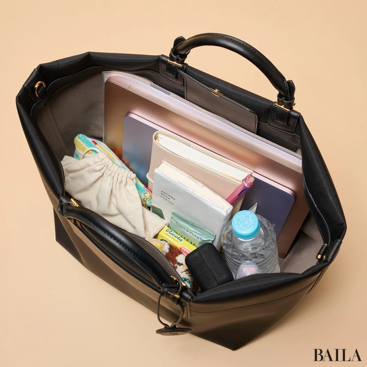 ロペ エポール　BOAT BAG Large　収納力　通勤グッズをバッグに入れた様子