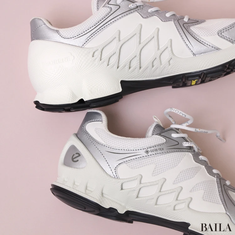 ECCO　BIOMAEX　白スニーカー　ゴアテックス
