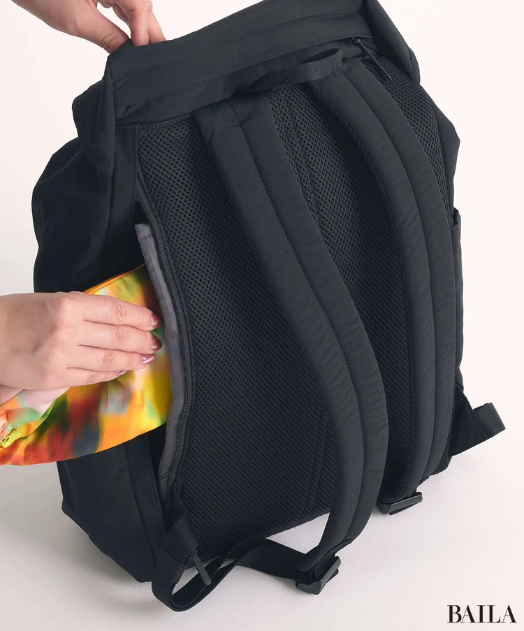 ユニクロ　リュック　側面