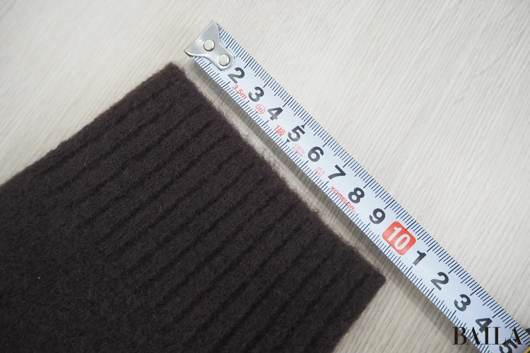 袖の筒幅：約10.5cm　身長162cm ユニクロ スフレヤーンショートカーディガン ダークブラウン Mサイズ 正面