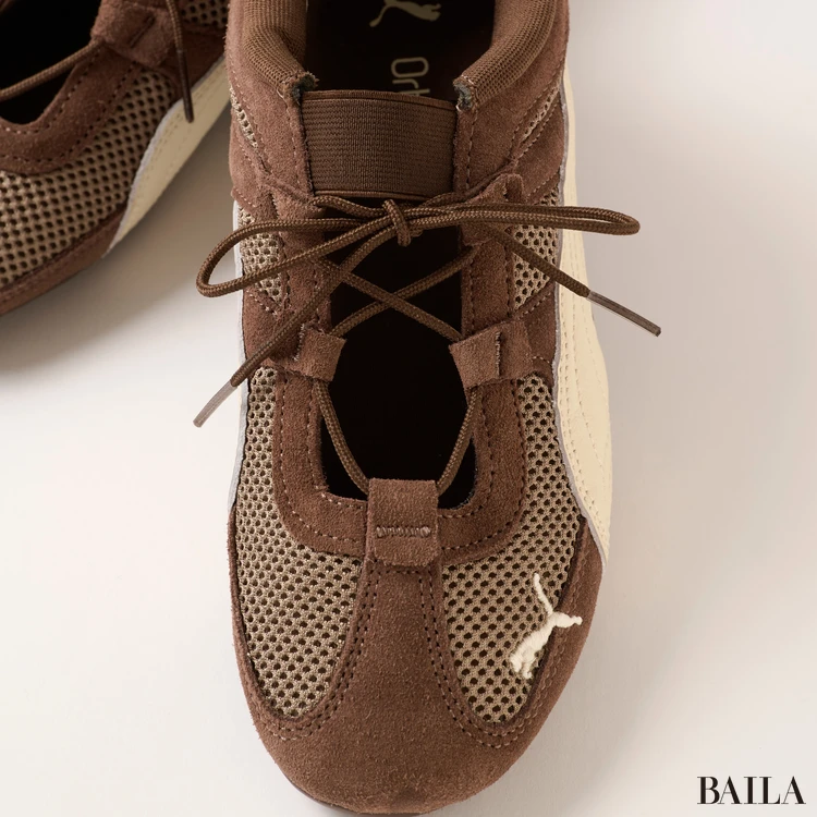 プーマのスニーカー　スリッポン　ブラウン