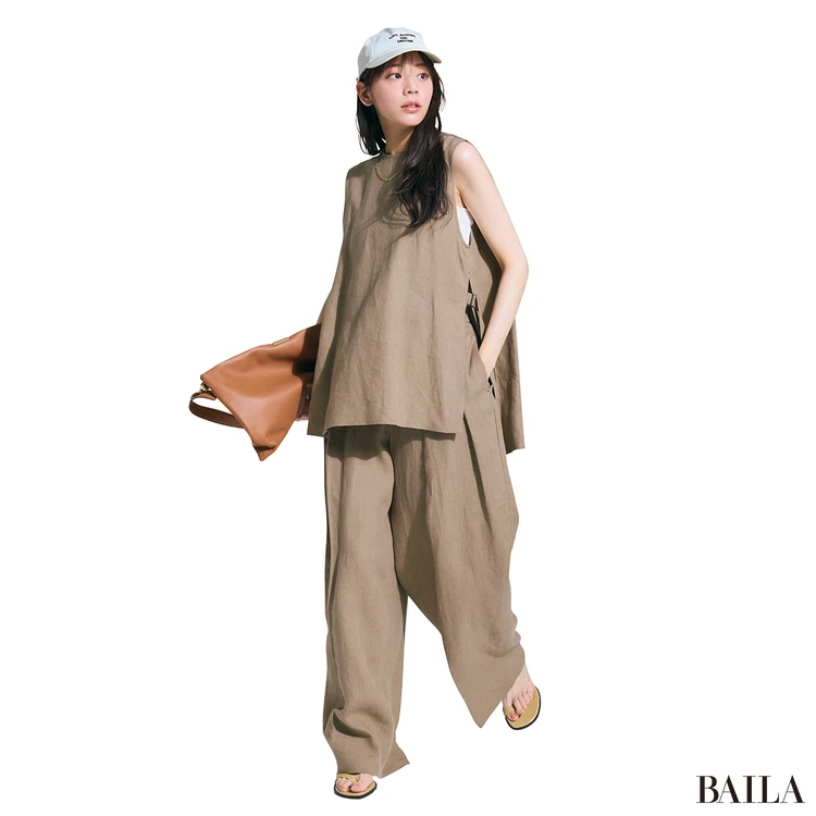 モードな気分をまとって楽ちんワンツーでも印象的に【BAILA今日のコーデ】