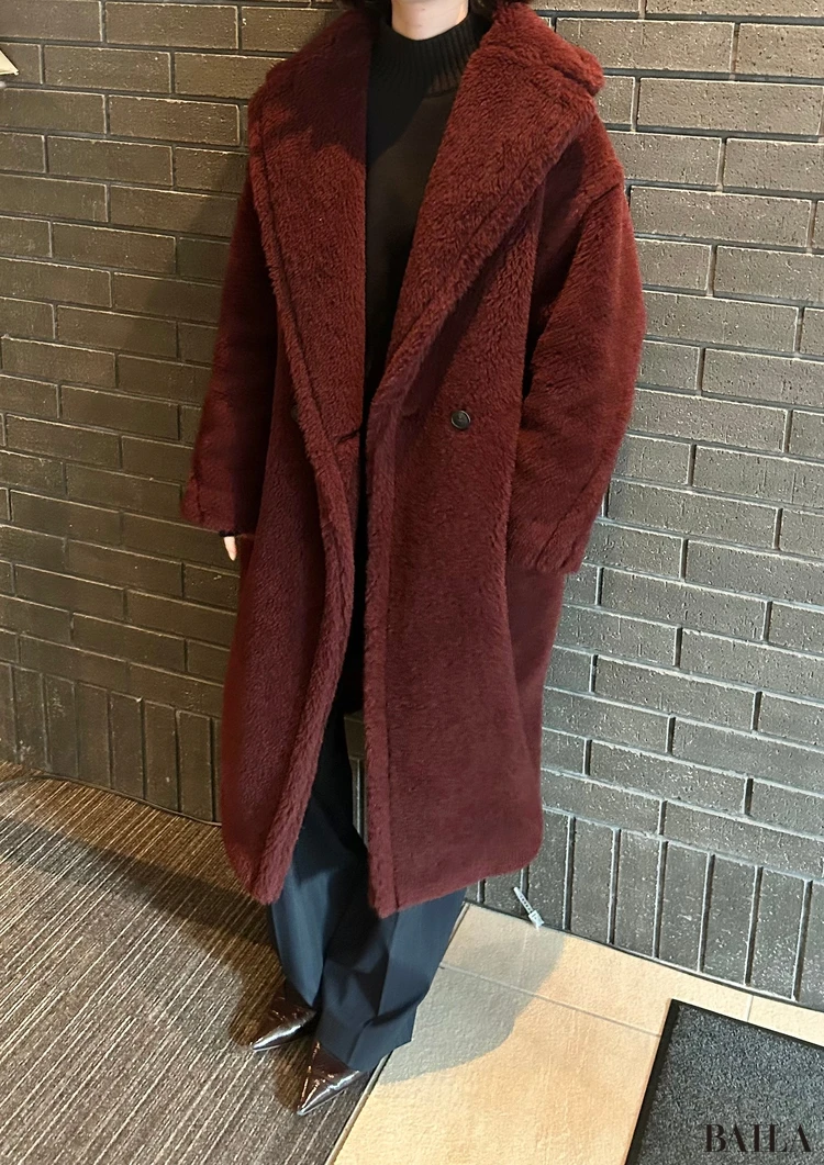 開けて羽織った様子