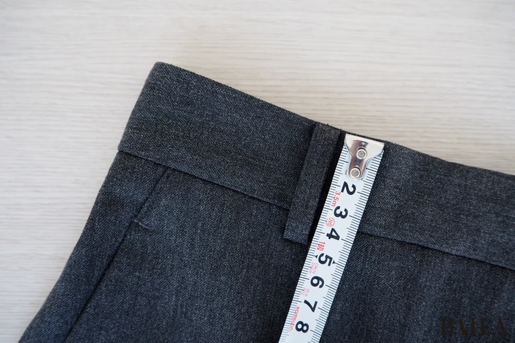 ベルトループ幅：約4.5cm