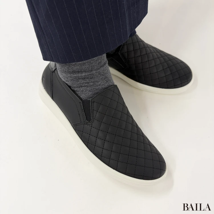 エコー　スリッポンスニーカー　着用画像