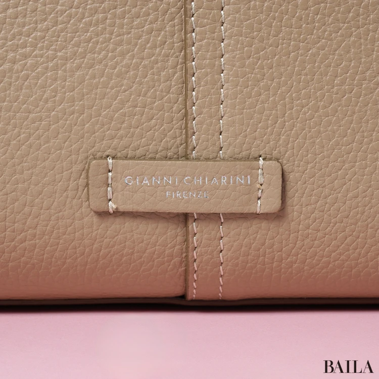 ジャンニ キアリーニ　ロゴ