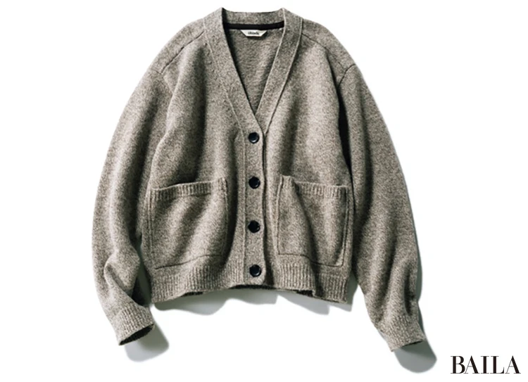 ヴィンテージなムード漂うブラウンとオフ白がランダムに編み込まれた一枚。¥32780/シンチ(オブラダ)