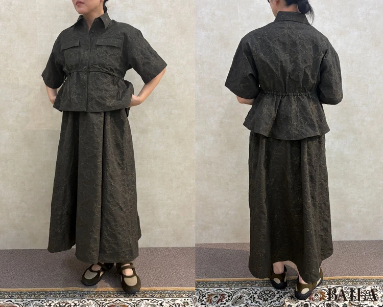 スモッキングワンピース￥4990・ユーティリティシャツ(5分袖)￥2990／GU×rokh（GU）