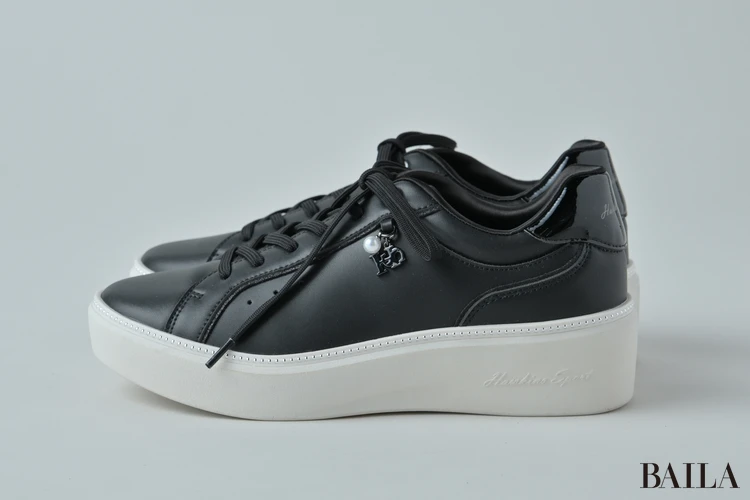 ホーキンススポーツ　厚底スニーカー　サイドから見た様子