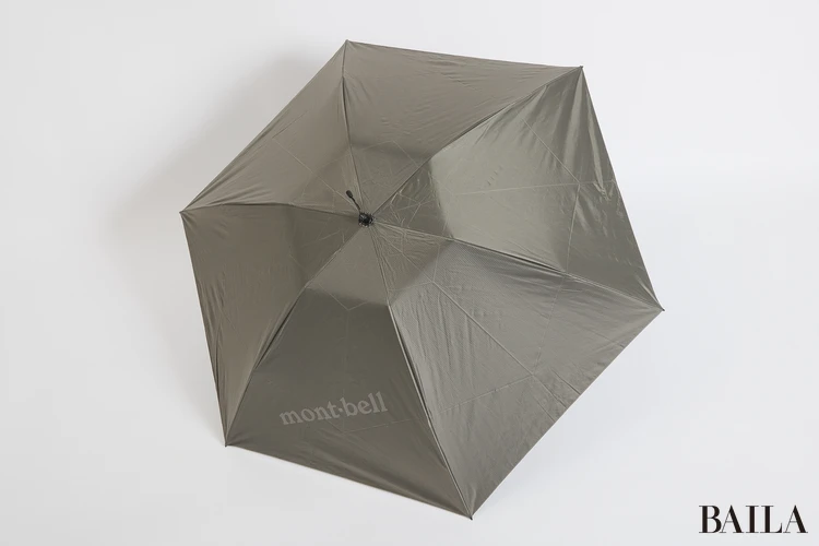 モンベルの日傘　カーキを含むカラバリで、スタイルに自然になじむ＆男性も使いやすい！