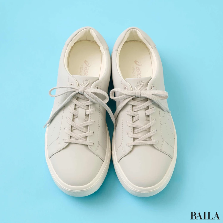 アシックスのスニーカー　歩きやすい　ぺダラライトX