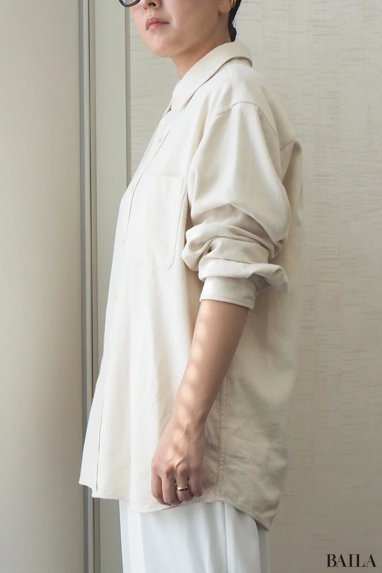 身長162cm ユニクロ フランネルシャツー オフホワイト Lサイズ 横から シルエット