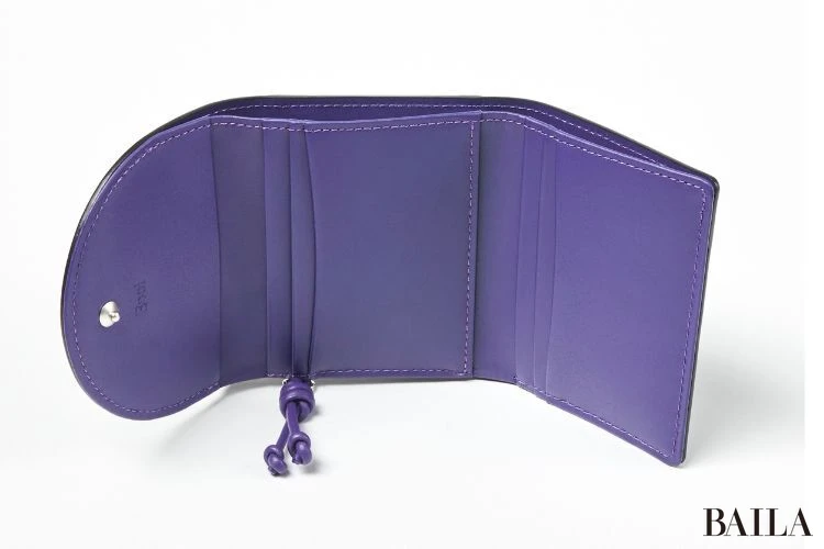 パープル　財布の中