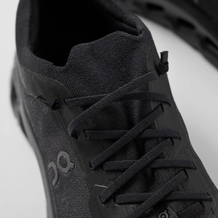 onのスニーカー クラウドティルトムーン 歩きやすいスニーカー