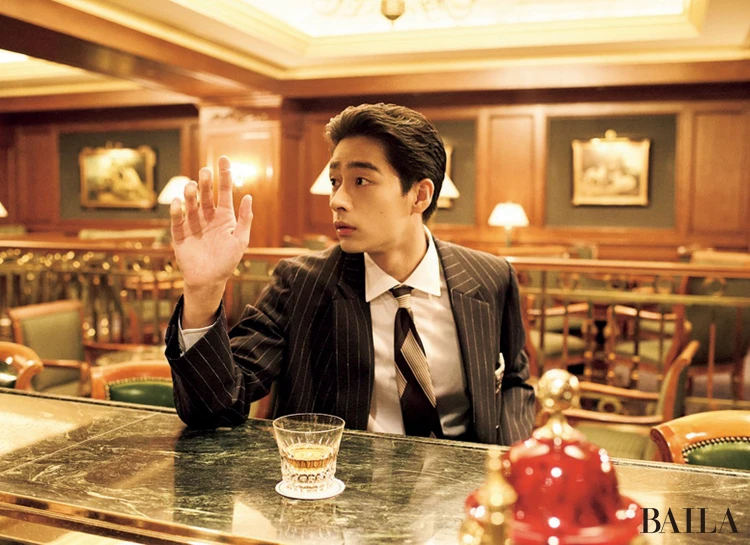 お酒を飲む濱尾ノリタカさん