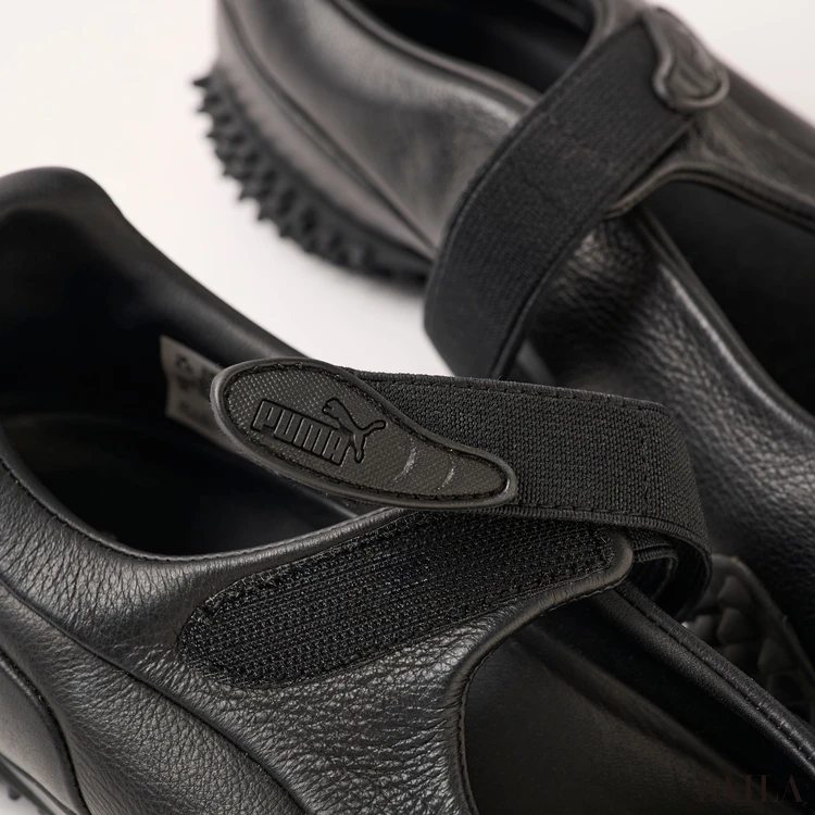 プーマのスニーカー スリッポン ブラウン