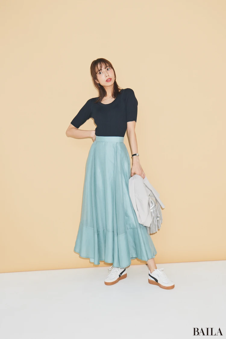 ほの甘コーデをクラシックスニーカーでクールダウン【BAILA今日のコーデ】