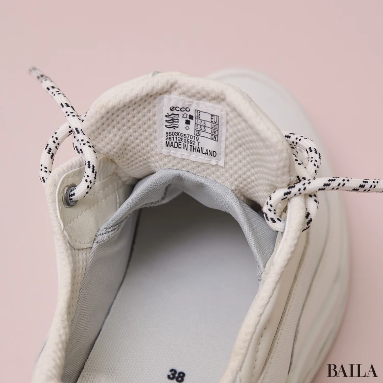 ECCO BIOM720 白スニーカー