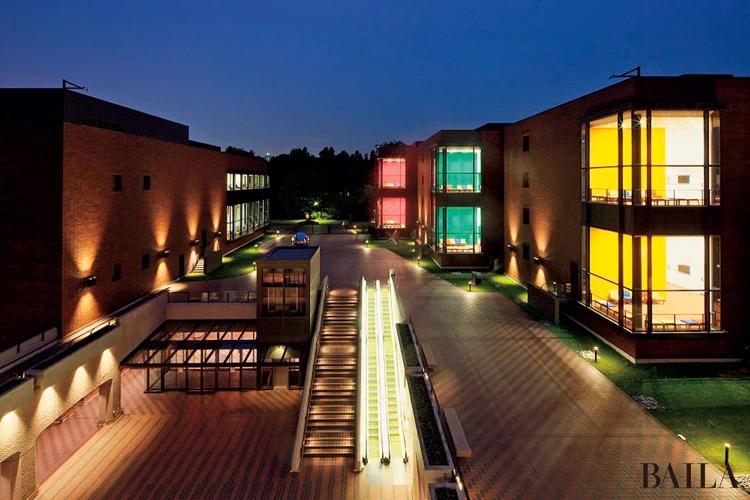 夏の夜にアートを嗜む「サマーナイトミュージアム 2025」