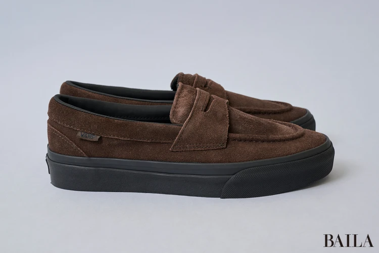 VANSのスニーカー　ローファー　スエード