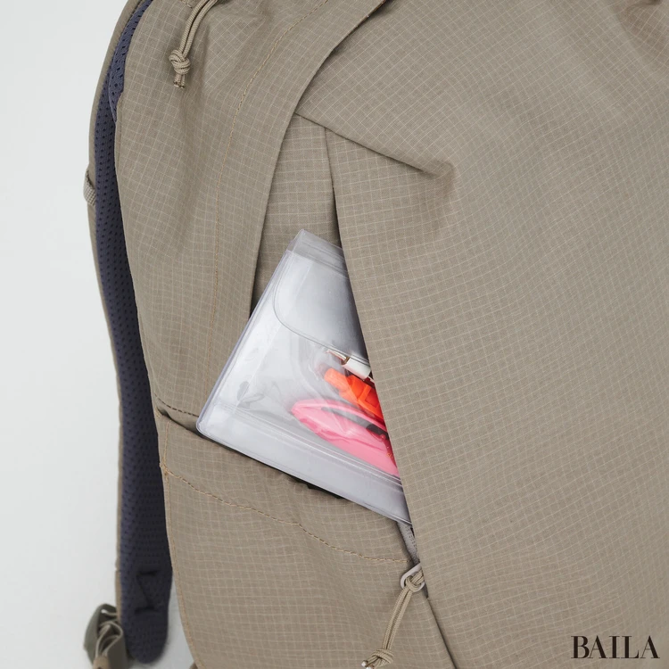 ミレー リュック フロントのファスナー付きポケット