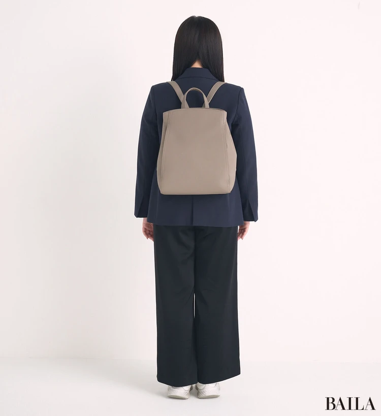 　「スーツセレクト（SUIT SELECT）」のリュック　着用感　バック