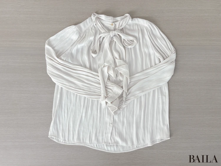 ボウタイブラウスの「細部」に注目！