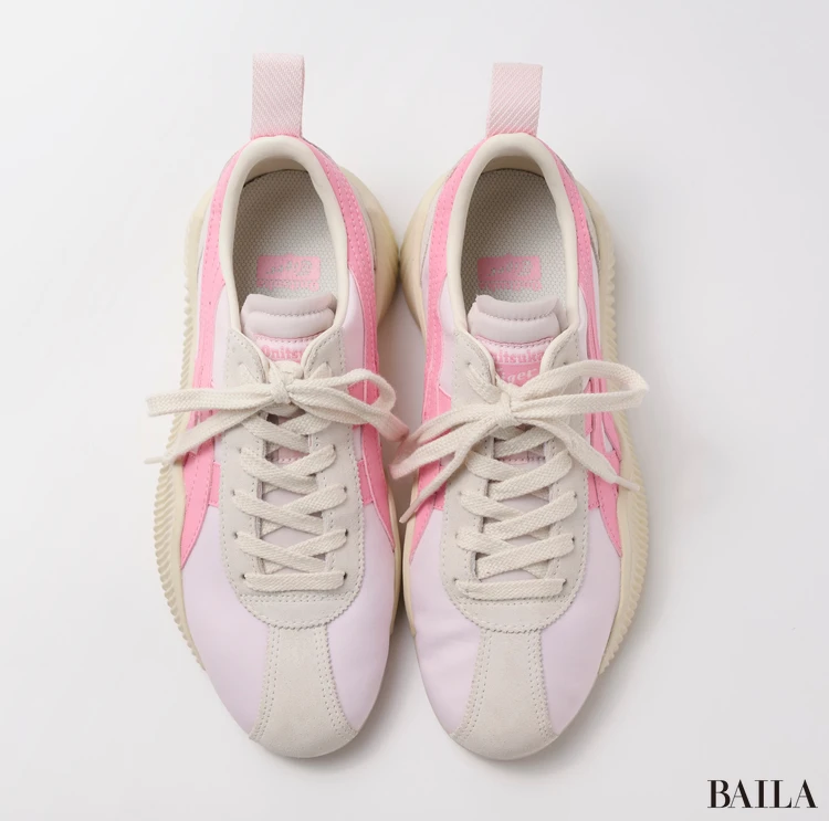 オニツカタイガーのスニーカー　歩きやすい　アクロマウント