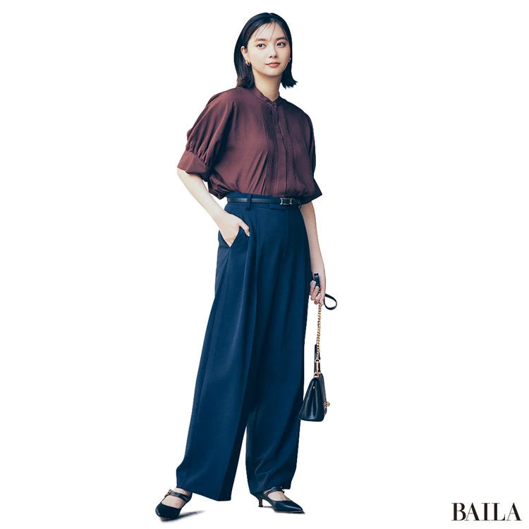 新川優愛 パンツコーデ