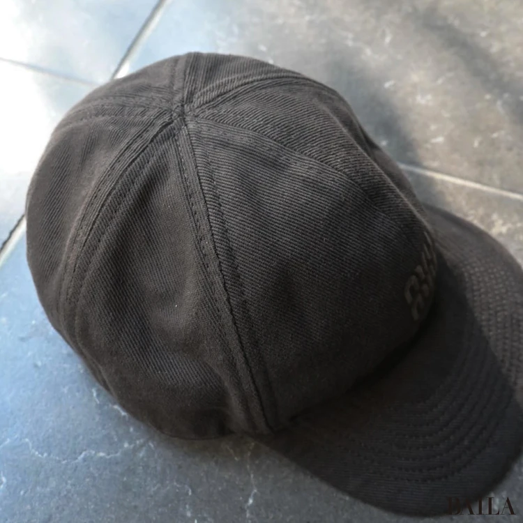 ミュウミュウ(Miu Miu)ブラウンのキャップ 上から