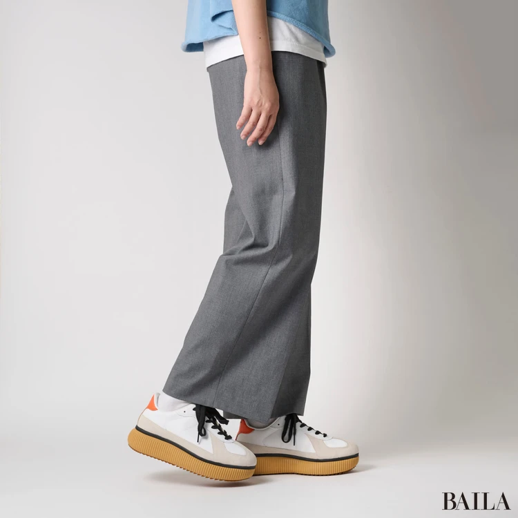 オニツカタイガーのスニーカーを試着 デレシティ