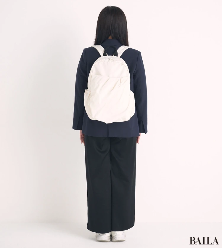 「エミ（emmi）」の撥水リュック　着用感　バック