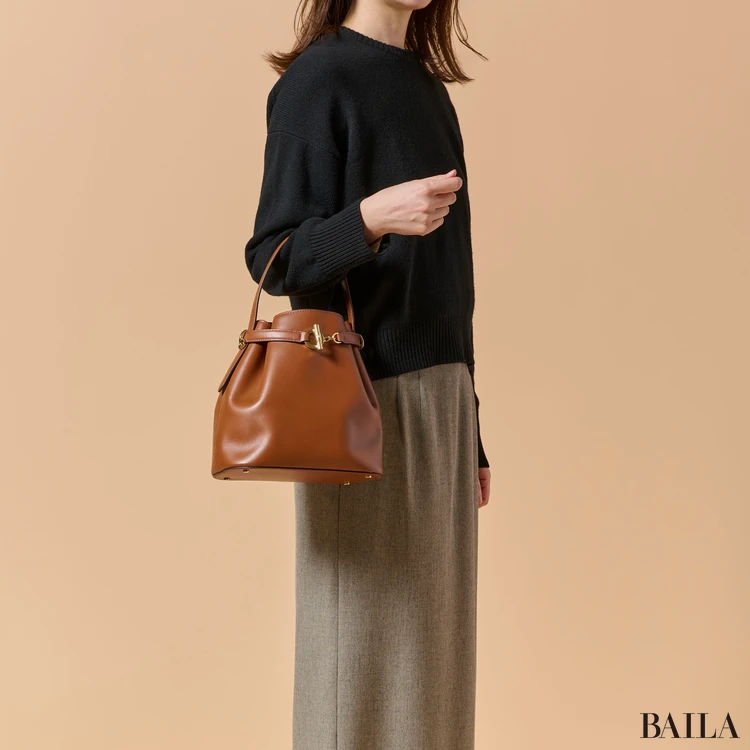 ローレン ラルフローレン　レザー ミディアム Blaike バケット バッグ　サイズ感