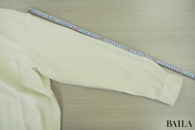 袖：約61cm　身長162cm ユニクロ フランネルシャツー オフホワイト Lサイズ 正面　サイズ感
