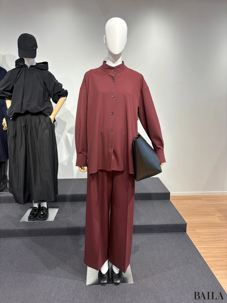 プラステ「スタンドカラーシャツ」「2タックフルレングスパンツ」