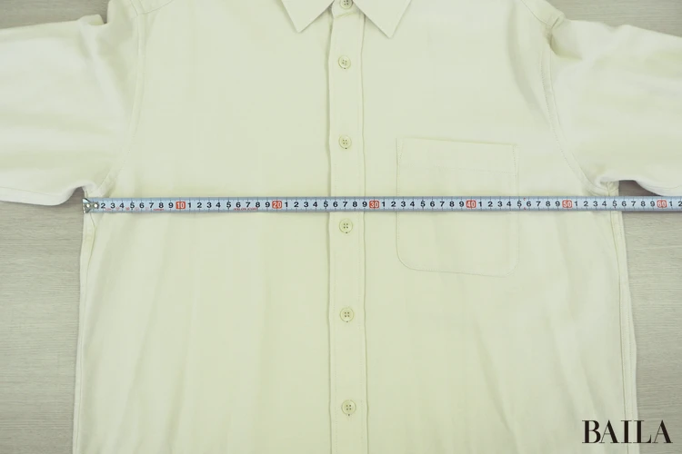 身幅：約56cm　身長162cm ユニクロ フランネルシャツー オフホワイト Lサイズ 正面　サイズ感